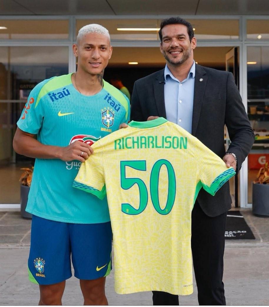 AYX GAMES-50场20球，里沙利松晒纪念球衣：还有更多故事等待着被书写